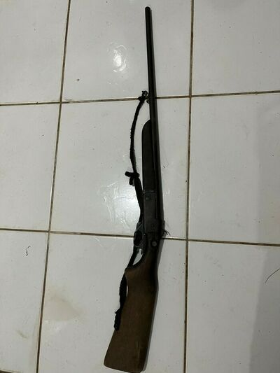 Espingarda foi apreendida por policiais federais durante operação Pedágio Jamari — Foto: PF/Reprodução