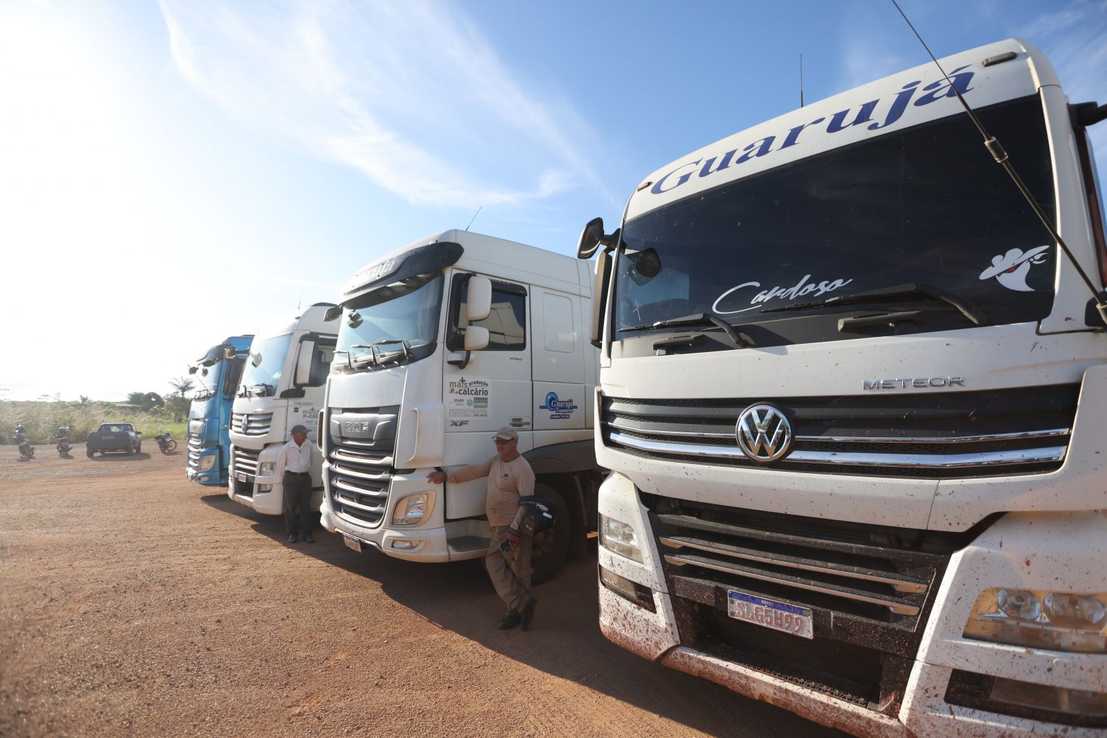 Foram disponibilizados dez rodotrens, cada um com capacidade para 46 toneladas