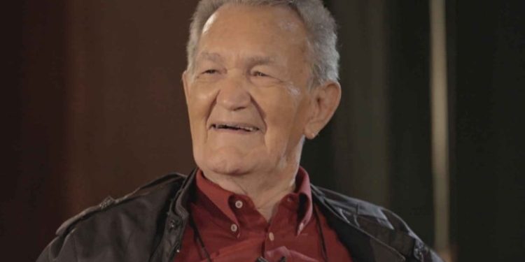 Morre Léo Batista, jornalista esportivo da Globo, aos 92 anos