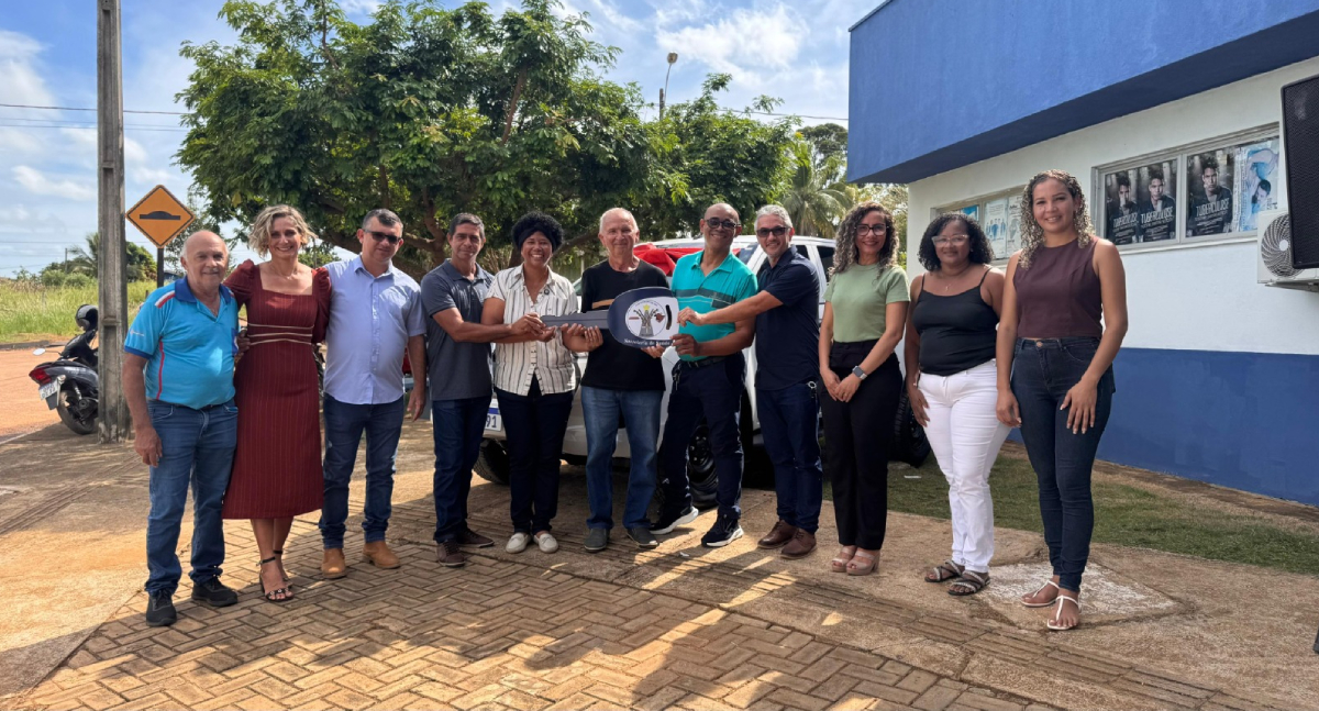 Sílvia Cristina entrega caminhonete e acompanha obras da Associação de Mulheres em Rio Crespo - News Rondônia