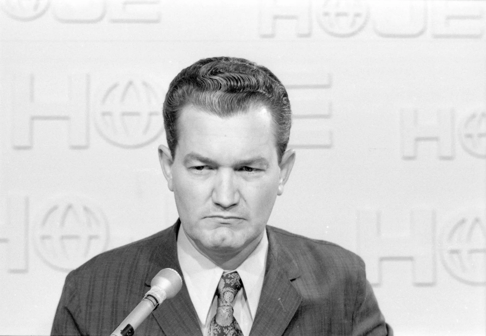 Morre Léo Batista, jornalista esportivo da Globo, aos 92 anos