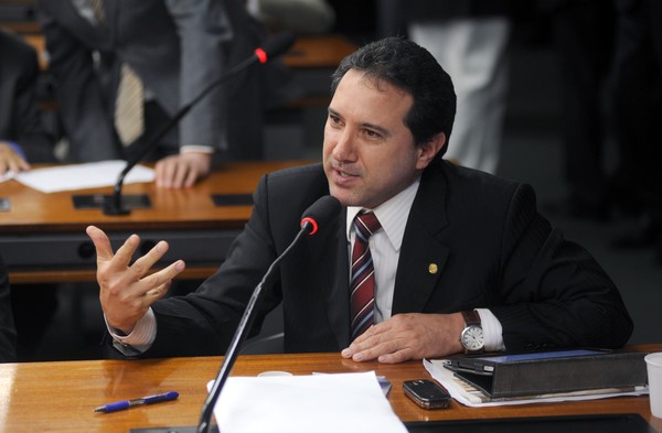 O então deputado federal Natan Donadon em discurso na Câmara dos Deputados, em 2013 — Foto: EBC