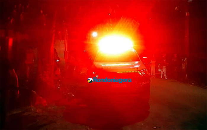 Mãe e filho são mantidos reféns durante assalto e bando foge com moto