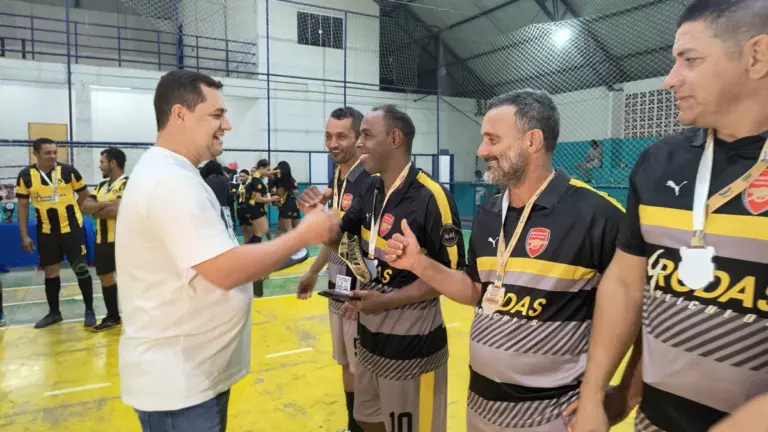 Prefeito Dr. Wesley Araújo participa do encerramento do Campeonato Municipal de Futsal e realiza entrega das premiações