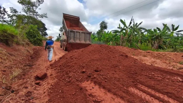 Encascalhamento da RO-489 em São Felipe do Oeste avança com emenda do deputado Ezequiel Neiva