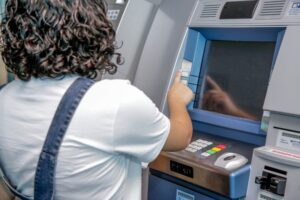 Governo de RO autoriza abono de R$ 5 mil para servidores da Educação