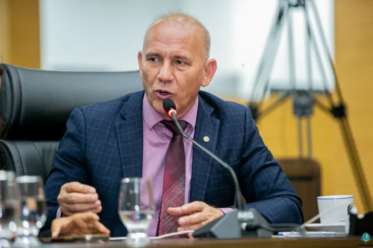 Equipe jurídica afirma que o deputado Ezequiel Neiva não está inelegível e esclarece situação judicial 