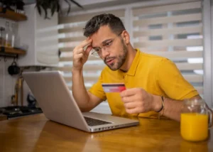 Varejo, finanças e tecnologia lideram ranking de setores mais atingidos por golpes digitais no Brasil