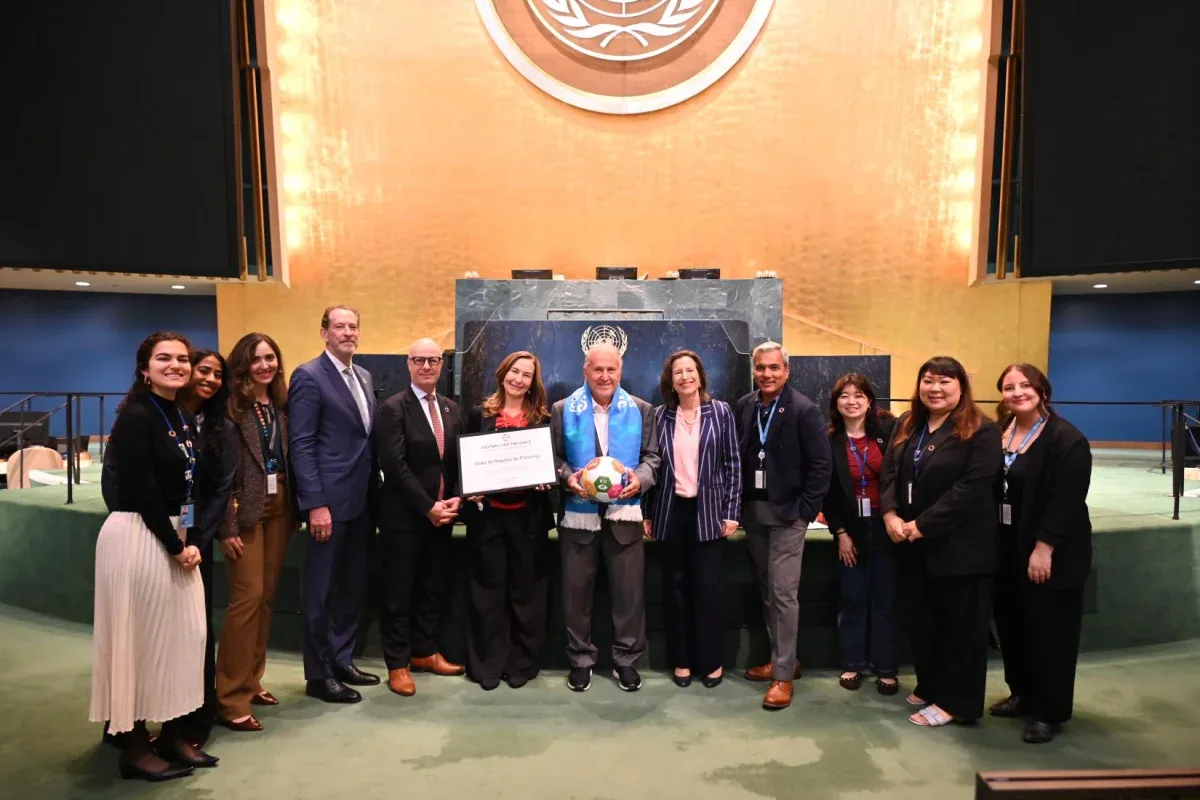 Flamengo na ONU: Clube recebeu certificado por adesão à iniciativa Futebol pelos ODS e Zico, ícone mundial, foi homenageado pelas Nações Unidas, em Nova Iorque, em 13 de abril de 2026. 