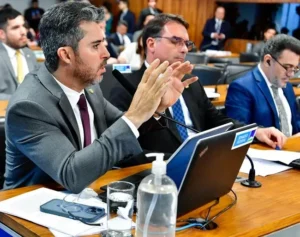 Marcos Rogério e Flávio Bolsonaro articulam endurecimento de penas para ataques ao sistema de transportes