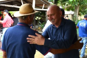 Deputado Ezequiel Neiva garante adubo orgânico para fortalecer agricultura familiar em Cerejeiras