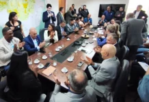 Em Brasília, Ezequiel Neiva celebra retirada de interesse da Funai sobre glebas em Rondônia