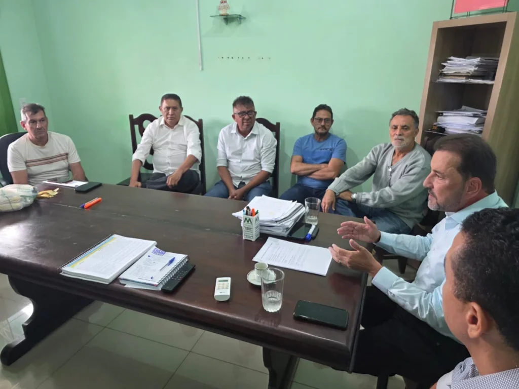 Hildo Chaves pré candidato ao governo de RO em reunião com Diretoria da Associação de Servidores  da Emater.