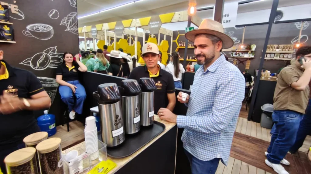 Wiveslando Neiva destaca fortalecimento das agroindústrias durante visita à Rondônia Rural Show Internacional 2026