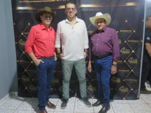 Trio Parada Dura na abertura da 38ª Expocol