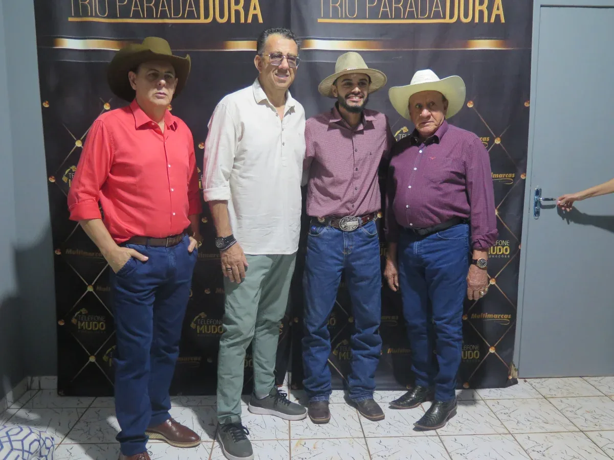 Iluminação do palco na abertura da Expocol 2026