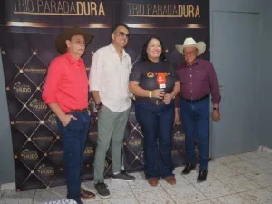 Encerramento da apresentação do Trio Parada Dura