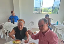 Prefeito Edinho da Rádio Almoça com os idosos na comemoração do dia dos pais