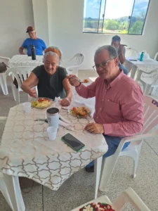Prefeito Edinho da Rádio Almoça com os idosos na comemoração do dia dos pais