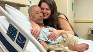 Cantor gospel morre aos 50 anos após batalha contra câncer de estômago