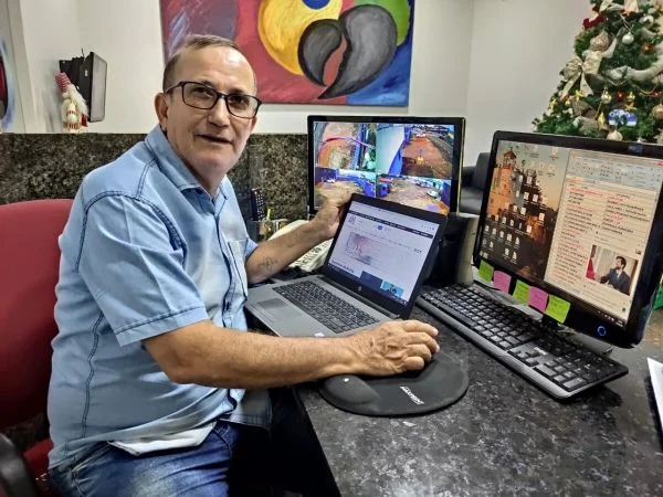 Funcionários do deputado Alan Queiroz agridem jornalista idoso que cobria desrespeito a Lei Eleitoral