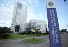 GUERRA PELO VOTO — Com 24 cadeiras em jogo, disputa pela Assembleia entra na fase em que estrutura, legenda e voto começam a fazer diferença GUERRA PELO VOTO — Com 24 cadeiras em jogo, disputa pela Assembleia entra na fase em que estrutura, legenda e voto começam a fazer diferença