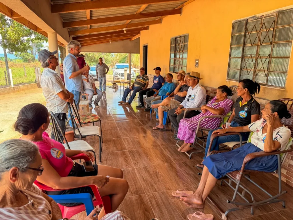 Wiveslando Neiva leva propostas aos municípios e defende continuidade do trabalho de Ezequiel Neiva  Candidato a deputado estadual pelo PL participou de reuniões em Buritis, Campo Novo de Rondônia, Mirante da Serra e Colorado do Oeste.  O candidato a deputado estadual Wiveslando Neiva (PL) segue percorrendo diferentes regiões de Rondônia em uma agenda marcada por reuniões, encontros com lideranças e apresentação de propostas para o desenvolvimento dos municípios. Na última quinta-feira (24), o candidato esteve em Buritis, Campo Novo de Rondônia, Mirante da Serra e encerrou a agenda em Colorado do Oeste.  Durante os encontros, Wiveslando Neiva destacou a importância de manter a proximidade com a população e dar continuidade ao trabalho desenvolvido pelo deputado Ezequiel Neiva ao longo dos últimos anos. “Em cada canto de Rondônia temos apresentado nossas propostas com o objetivo de seguir desenvolvendo o trabalho iniciado pelo deputado Ezequiel Neiva, que se traduz em trabalho, compromisso e dedicação com cada cidadão de Rondônia”, frisou.  Segundo o candidato, a atuação construída por Ezequiel Neiva alcançou mais de 35 municípios, estabelecendo uma rede de atendimento às demandas apresentadas por prefeitos, vereadores, lideranças e pela população. A proposta, conforme Wiveslando Neiva, é manter essa proximidade e atenção às necessidades de cada região. “São mais de 35 municípios atendidos por meio do trabalho de Ezequiel Neiva que vão continuar tendo o mesmo carinho e a atenção nas demandas apresentadas por cada liderança, pois gostamos de pessoas e de contribuir com a melhoria da qualidade de vida”, afirmou.  Wiveslando Neiva também ressaltou áreas que considera prioritárias para sua atuação na Assembleia Legislativa, destacando setores como saúde, educação, esporte, assistência social e infraestrutura. Entre os temas apresentados durante as reuniões, a agricultura familiar recebeu atenção especial. “Vamos olhar com carinho para a saúde, a educação, o esporte, o social e a infraestrutura, mas também dar uma atenção especial à agricultura familiar, que é um dos grandes motores da nossa economia e responsável por gerar emprego, renda e oportunidades para milhares de famílias que vivem e trabalham no campo”, encerrou.
