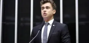 Nikolas Ferreira diz que não apoia Carlos Bolsonaro após acusação de tentativa de matar o pai